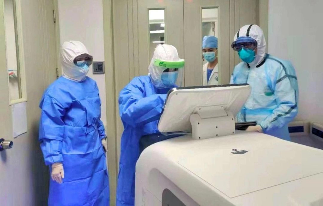 ÅäËÍ»úеÈË ÅäËÍ»úеÈË