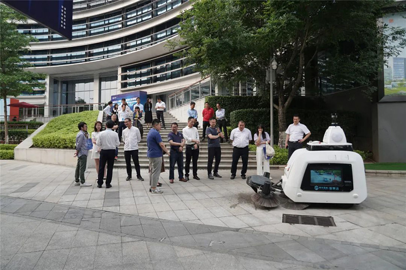 ÎÞÈ˼ÝÊ»Çåɨ³µ ÎÞÈ˼ÝÊ»Çåɨ³µ