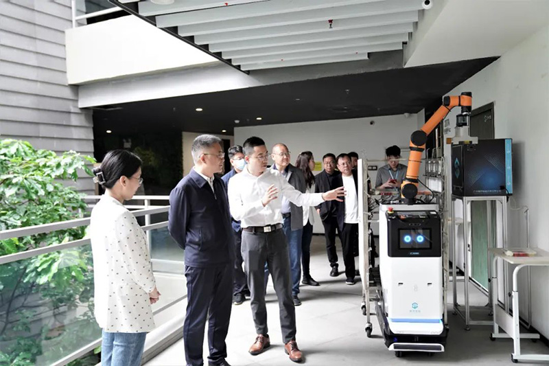 ÎÞÈ˼ÝÊ»Çåɨ³µ ÎÞÈ˼ÝÊ»Çåɨ³µ