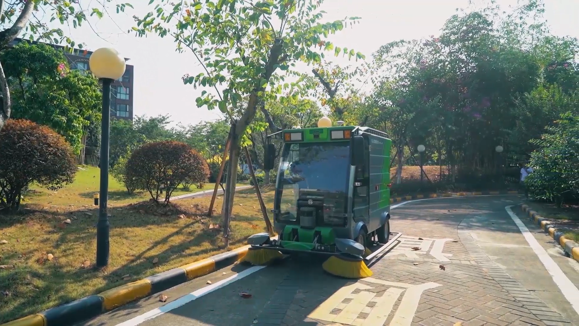 �������ܣ������࿭�û��ѧ�㳡���˼�ʻ��ɨ��Ӧ��