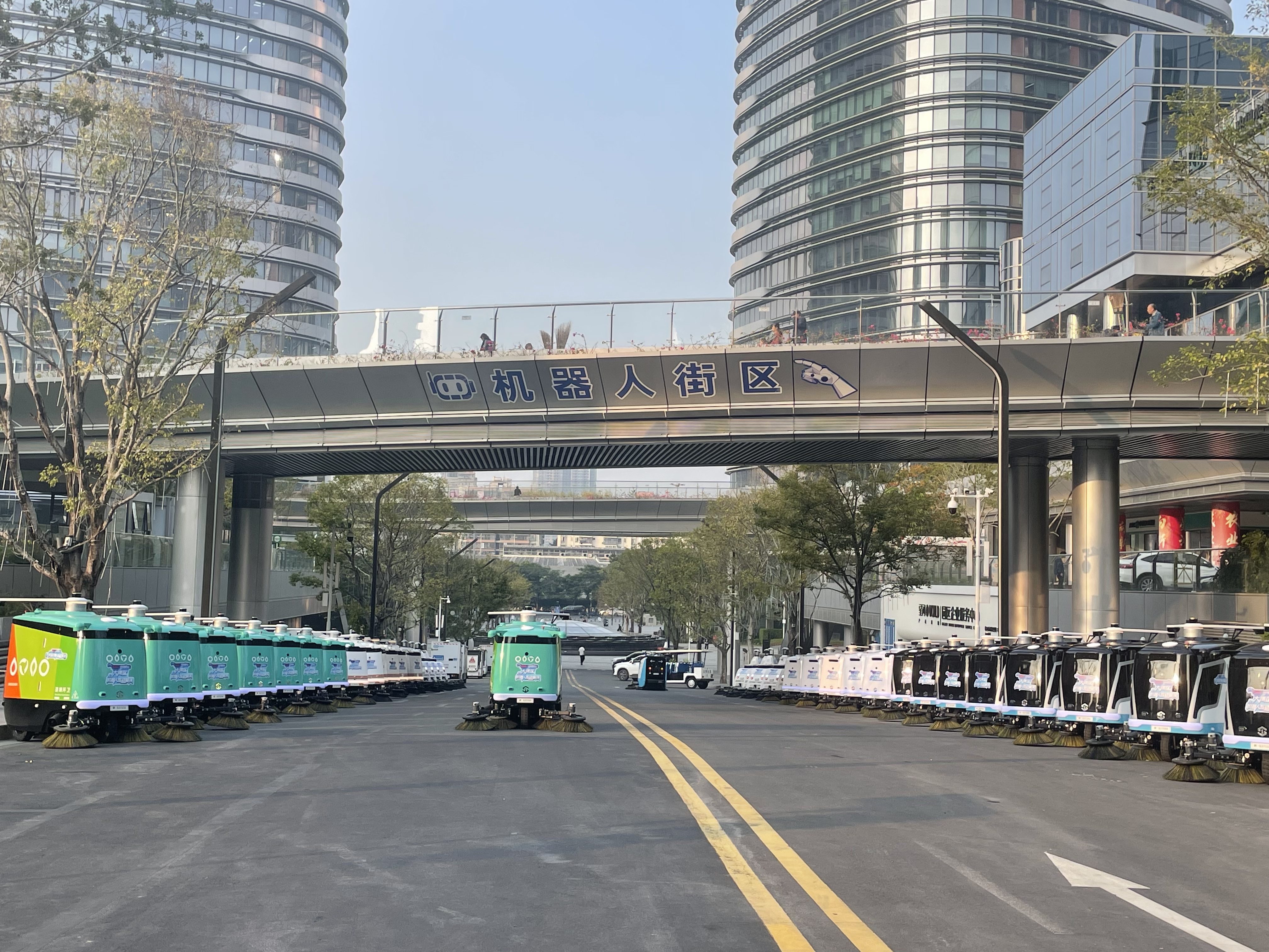 �������ܰ�̨������е������������̨���ڻ�е�˻���չ��